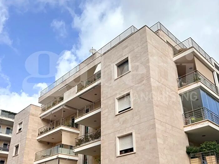 Appartamento quadrilocale in vendita in Via dei Falconi, Cagliari