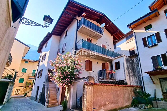 Casa con 5 locali in vendita in Via Portici, Dro