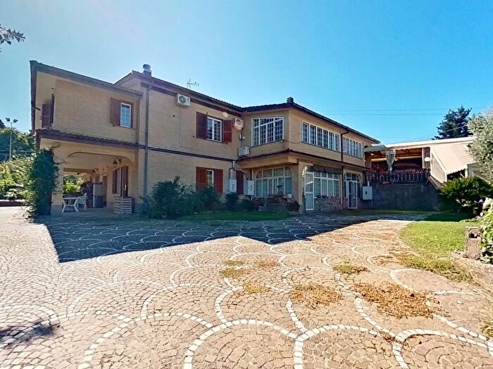 Casa con 12 locali in vendita in Via Colle Savelli, Zagarolo