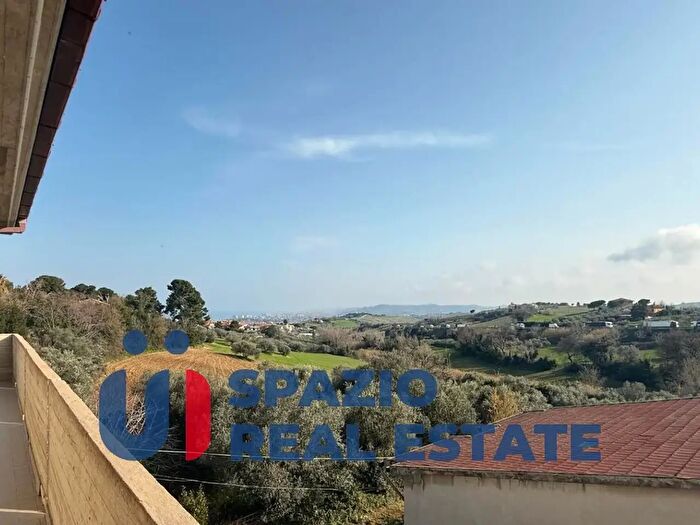 Appartamento con 6 locali in vendita in Contrada S Silvestro, Silvi