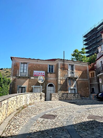 Casa con 13 locali in vendita in Via Indipendenza, Amantea