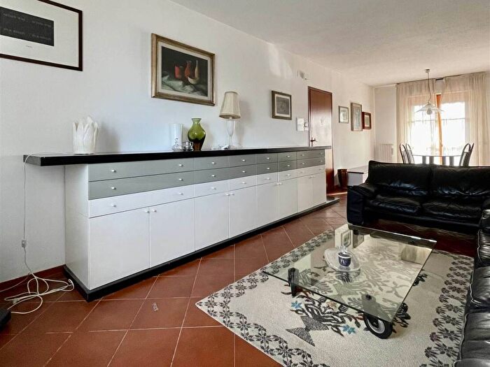 Appartamento con 5 locali in affitto in Mezzana, Prato