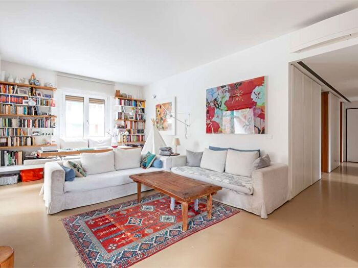 Appartamento trilocale in affitto in Via Friuli, Porta Romana Medaglie dOro, Milano