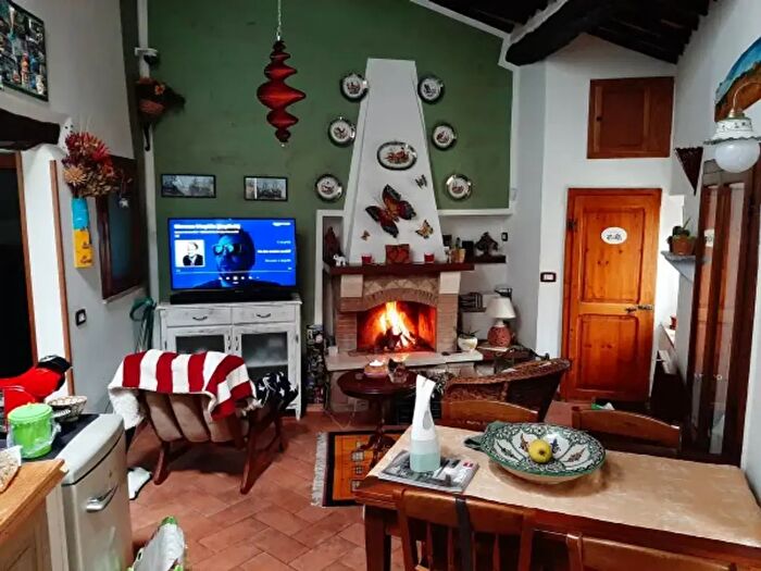 Casa trilocale in vendita in Vicolo della Rosa, Pitigliano