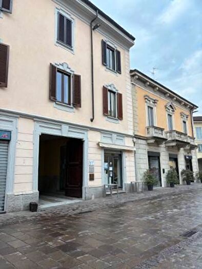 Appartamento trilocale in affitto in Via Federico Confalonieri, Villasanta