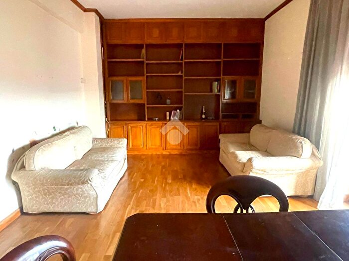 Appartamento trilocale in vendita in Via Chitignano, Roma