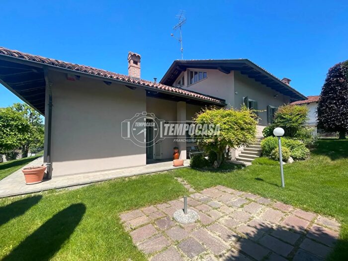 Casa con 8 locali in vendita in Via Conti Roero Piobesi dAlba, Piobesi DAlba