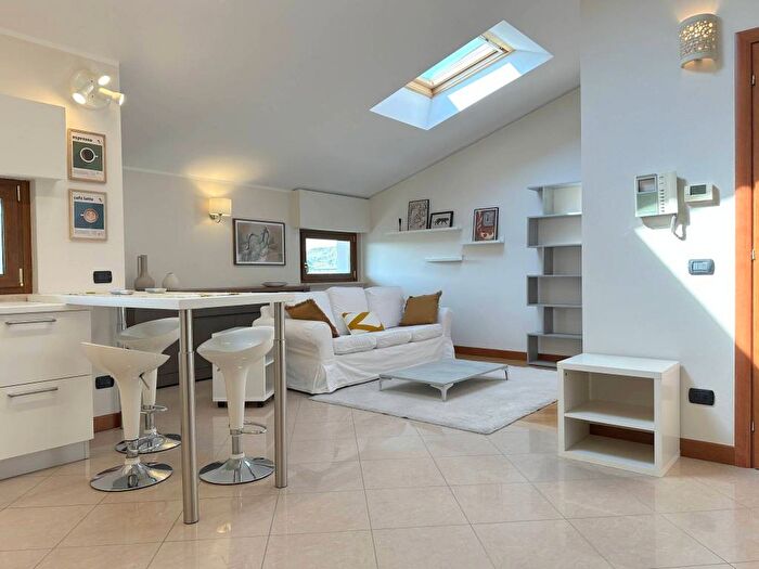 Appartamento bilocale in affitto in Via Francia, Negrar, Negrar di Valpolicella