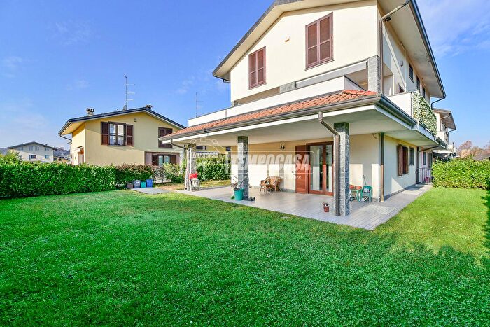 Appartamento trilocale in vendita in Via Rovelli a, Senna Comasco