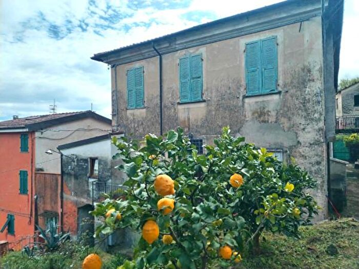 Appartamento quadrilocale in vendita in Via Cornice, Follo