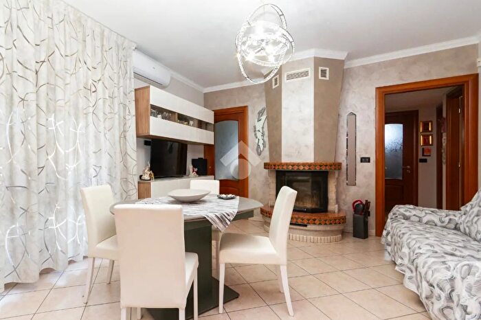 Appartamento con 6 locali in vendita in Via Cristoforo Colombo, Caselle Torinese