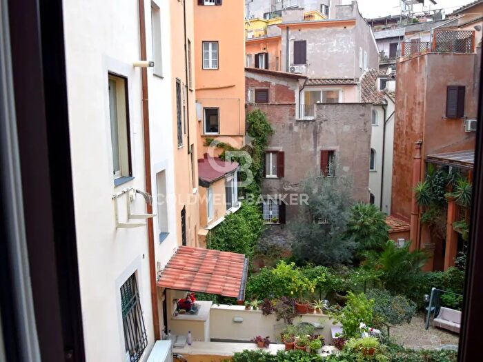 Appartamento trilocale in affitto in Via degli Zingari, Roma