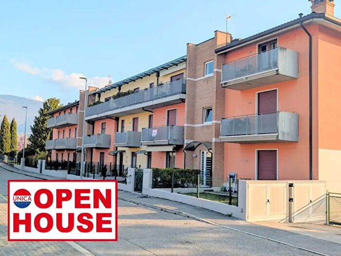 Appartamento trilocale in vendita in Zugliano Via S Bernardino, Zugliano