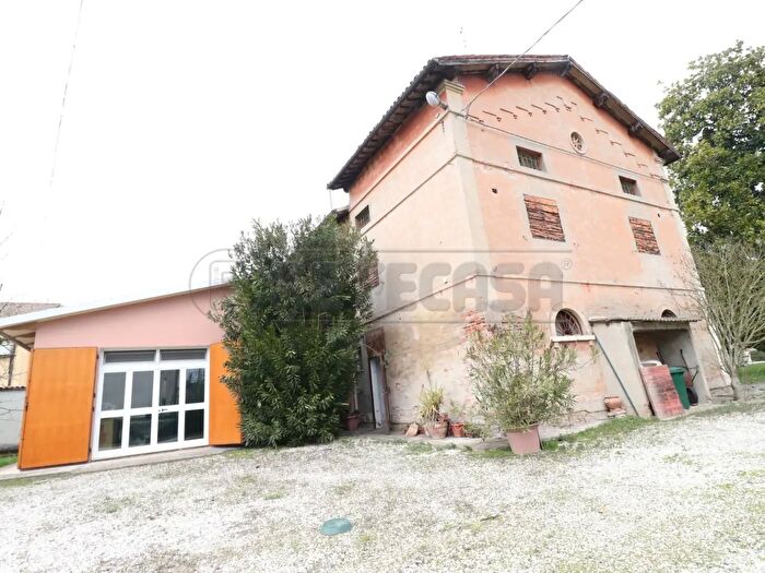 Casa con 7 locali in vendita in Bondeno