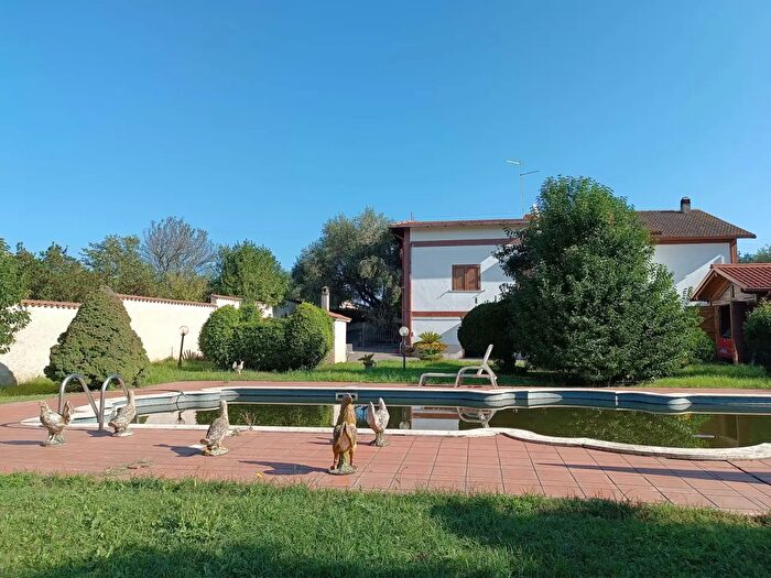 Casa con 5 locali in vendita in Via Quarto Grande, Roma