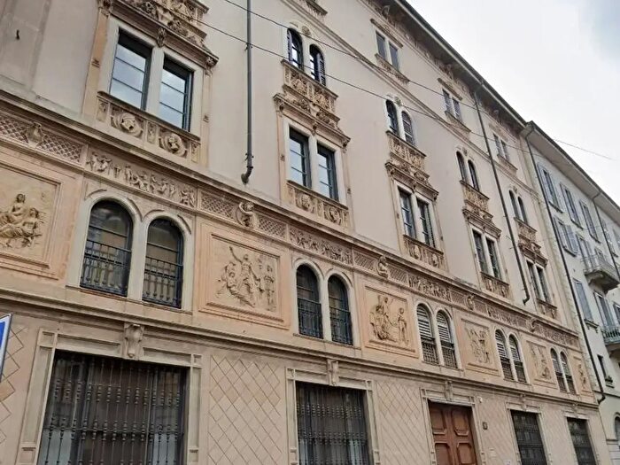 Appartamento trilocale in vendita in Via Castelfidardo, Milano