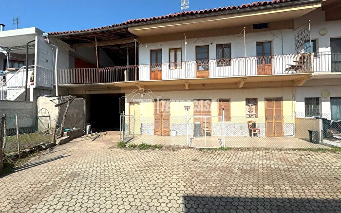 Casa con 7 locali in vendita in Via Porta Pia, Cuceglio