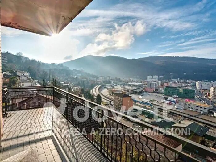 Appartamento trilocale in vendita in Via Gioacchino Rossini, Como