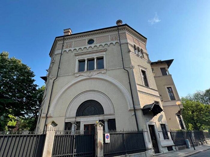 Appartamento quadrilocale in affitto in Via Legnano, Crocetta, Torino