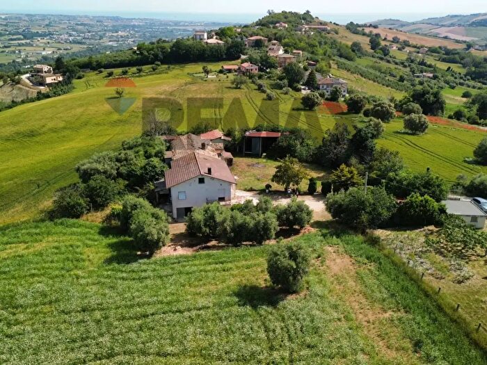 Casa trilocale in vendita in Contrada Bore di Tenna, Fermo