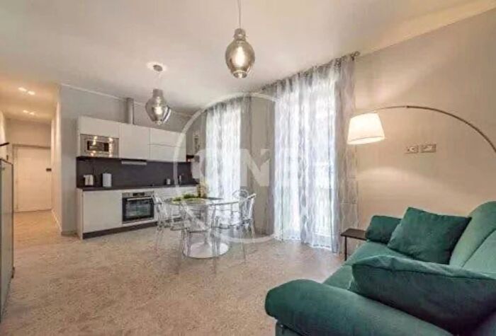 Appartamento trilocale in affitto in Via del Boccaccio, Roma