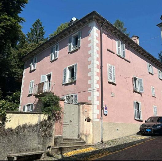 Casa con 11 locali in vendita in Centro, Craveggia