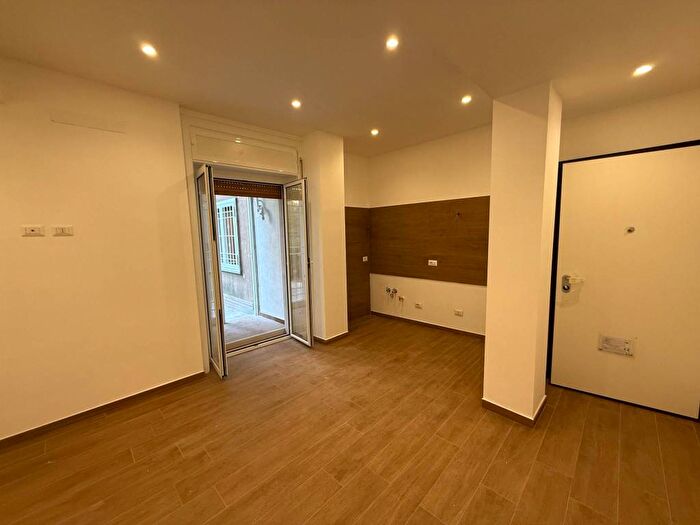 Appartamento trilocale in affitto in Via Filippo Maria Briganti, Capodichino, Napoli