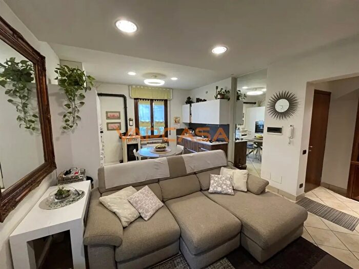 Appartamento trilocale in vendita in Via Balilla, Romano Di Lombardia