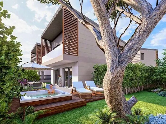 Casa quadrilocale in vendita in Via Pasubio, Verano Brianza