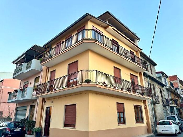 Casa con 6 locali in vendita in Via Isonzo, Barcellona Pozzo Di Gotto