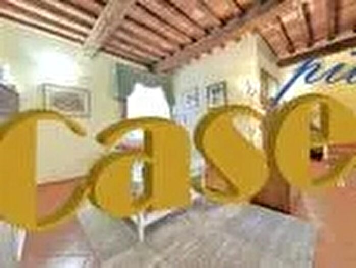 Casa con 9 locali in vendita in Camaiore