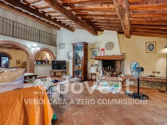 Casa con 6 locali in vendita in Via Vecchia Fiorentina II Tronco, Quarrata