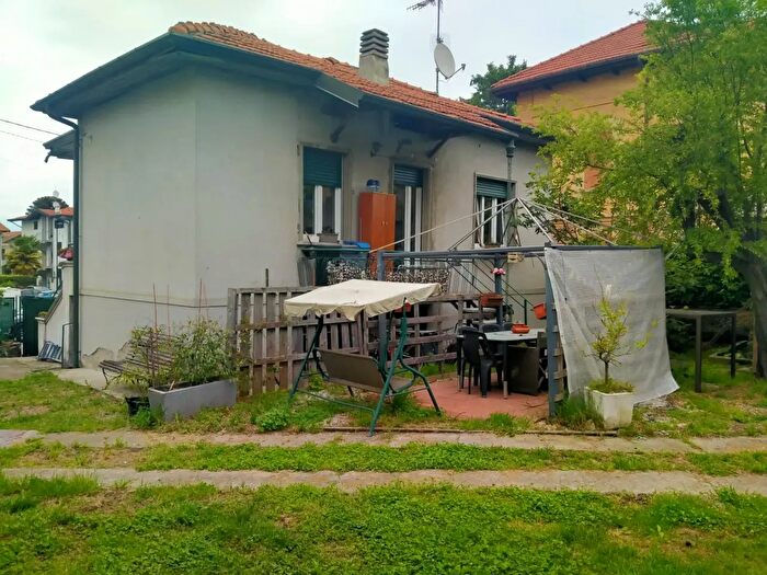 Casa trilocale in vendita in Piave, Azzate