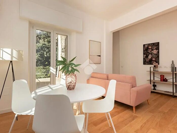 Appartamento trilocale in vendita in Via Teodosio Macrobio, Roma