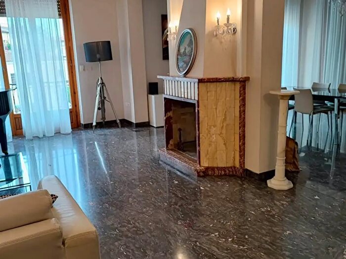 Appartamento con 11 locali in affitto in Firenze