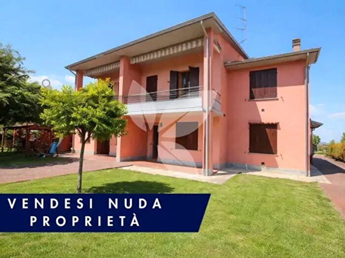 Appartamento con 5 locali in vendita in Via Facchini, Soragna