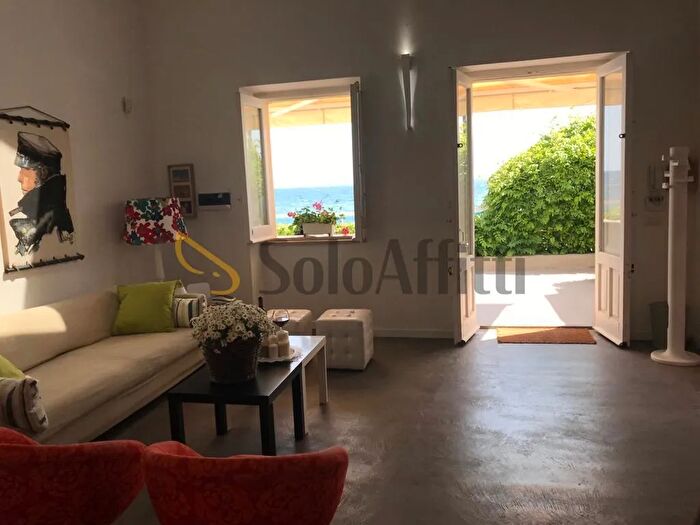 Casa quadrilocale in affitto in Via Molino, Acireale