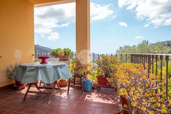 Appartamento trilocale in vendita in Via S Carlo, Dolcedo