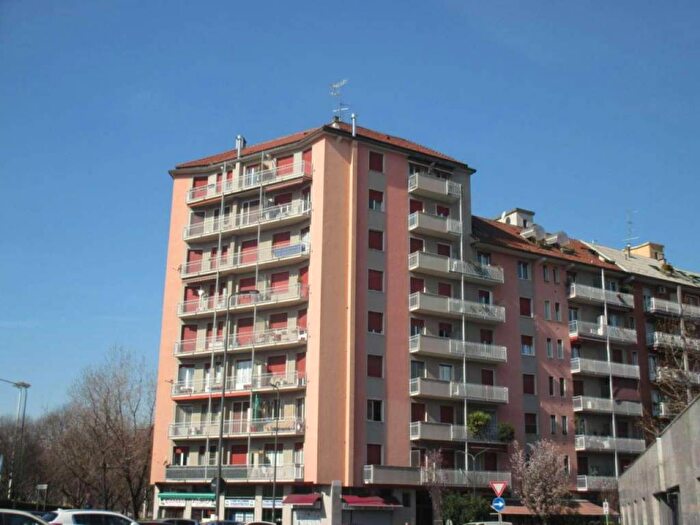 Appartamento trilocale in affitto in via Fornari, Gambara, Milano