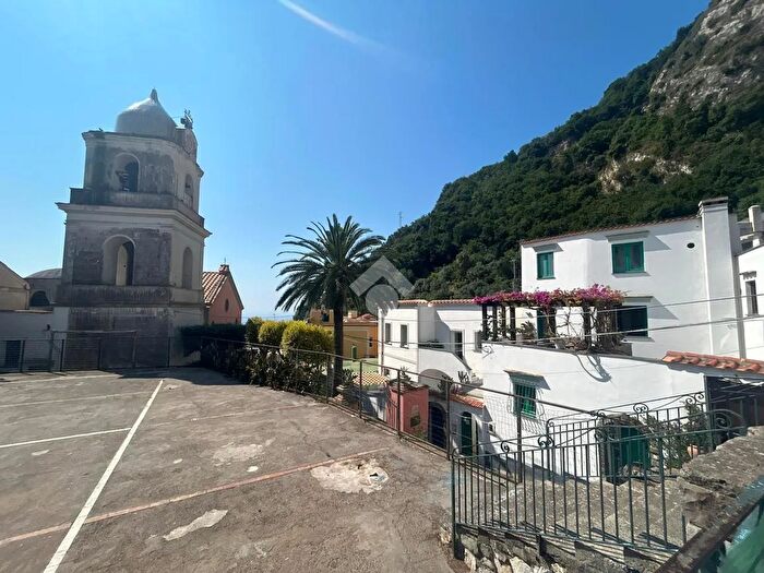Appartamento quadrilocale in vendita in Via Cantone, Massa Lubrense