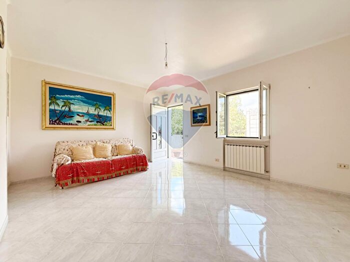 Appartamento trilocale in vendita in Via Sabaudia, San Felice Circeo