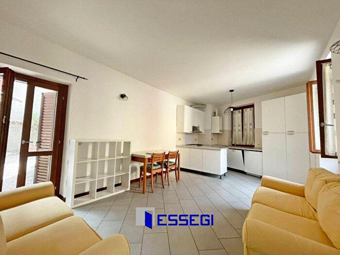 Appartamento trilocale in affitto in Via Alessandro Manzoni, Centro, Erba