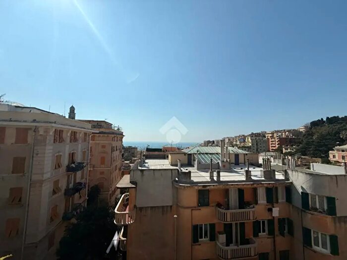 Appartamento con 6 locali in vendita in Via Ausonia, Genova