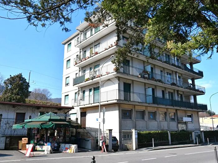 Appartamento trilocale in vendita in Via Valleggio, Como