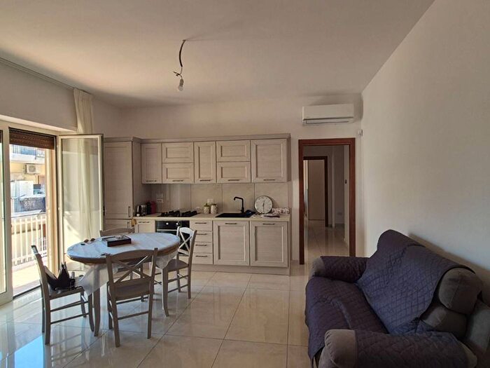 Appartamento trilocale in affitto in Via Pietro Castellino, Arenella, Napoli