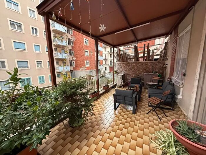 Appartamento con 5 locali in vendita in Via Giorgio Washington, Milano