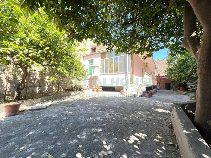 Casa quadrilocale in vendita in Via Quasimodo, Curti