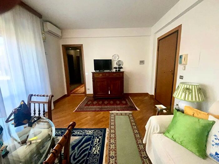 Appartamento quadrilocale in affitto in Viareggio