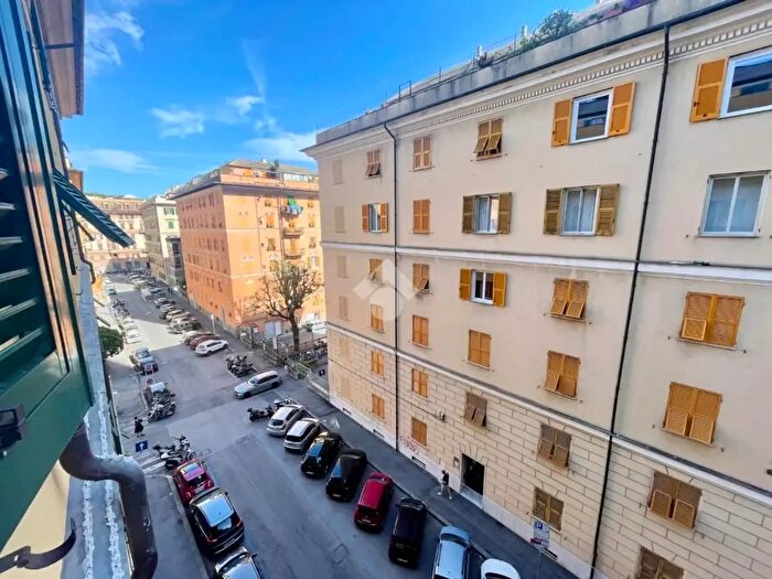 Appartamento con 5 locali in vendita in Via Mira, Genova