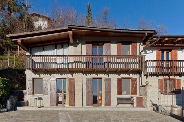 Casa quadrilocale in vendita in Via Bergera, Bagnolo Piemonte